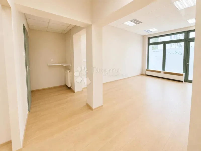 Kereskedelmi Centar, Zaprešić, 33,71m2