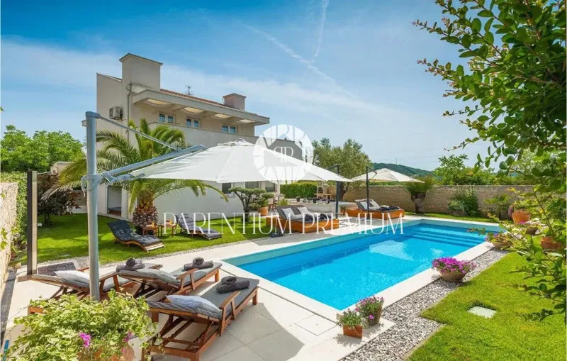 Luxury Detached Villa with Pool, Wellness Area, and Landscaped Garden – 2
