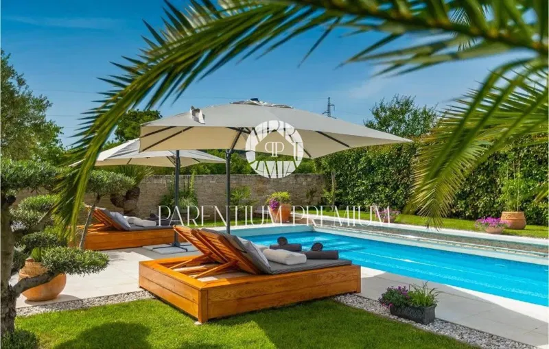 Luxury Detached Villa with Pool, Wellness Area, and Landscaped Garden – 3