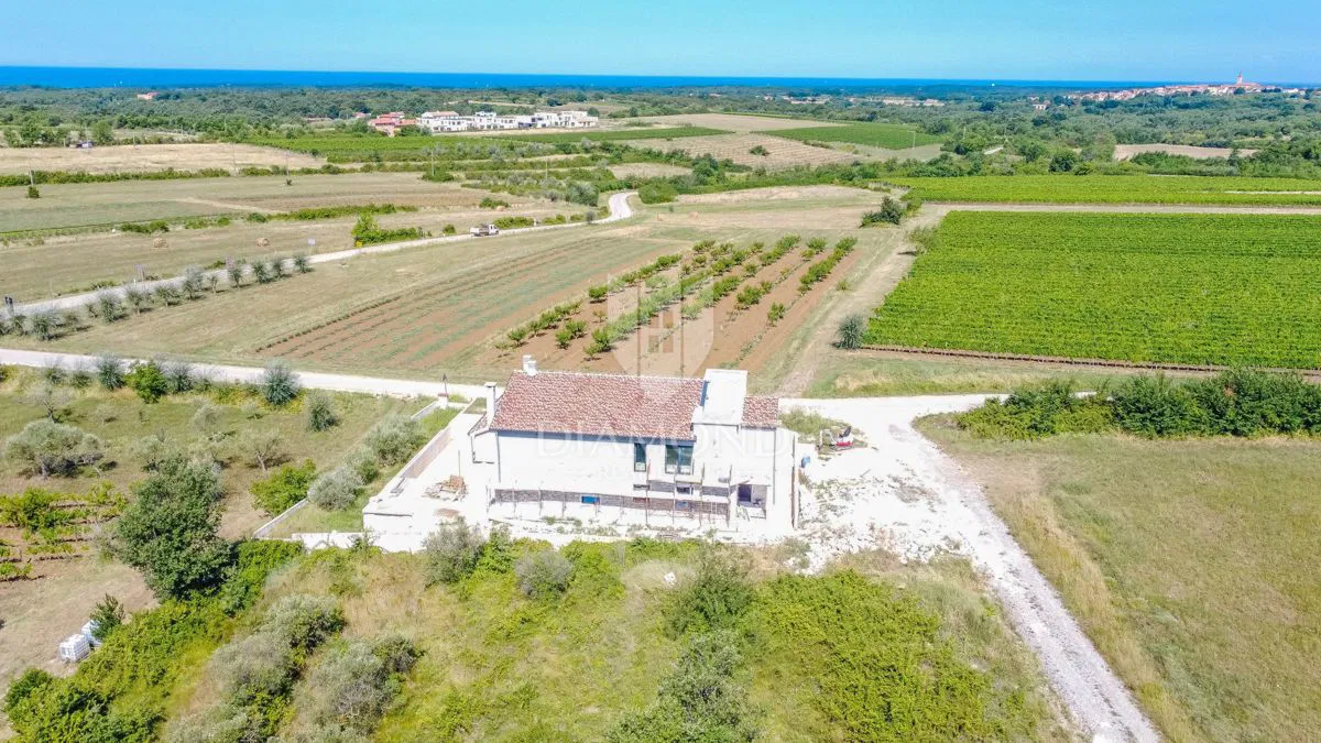 Novigrad, okolica, osunčano građevinsko zemljište s pogledom!