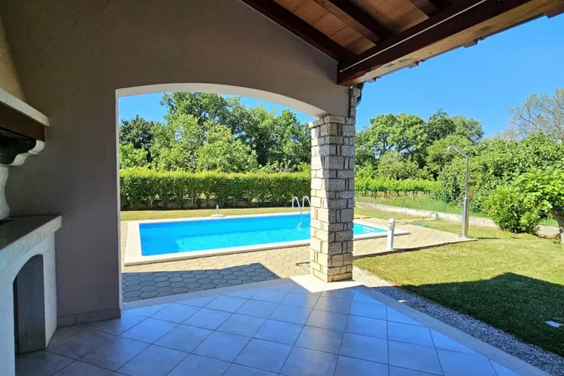 House near Sveti Lovreč with swimming pool – 2