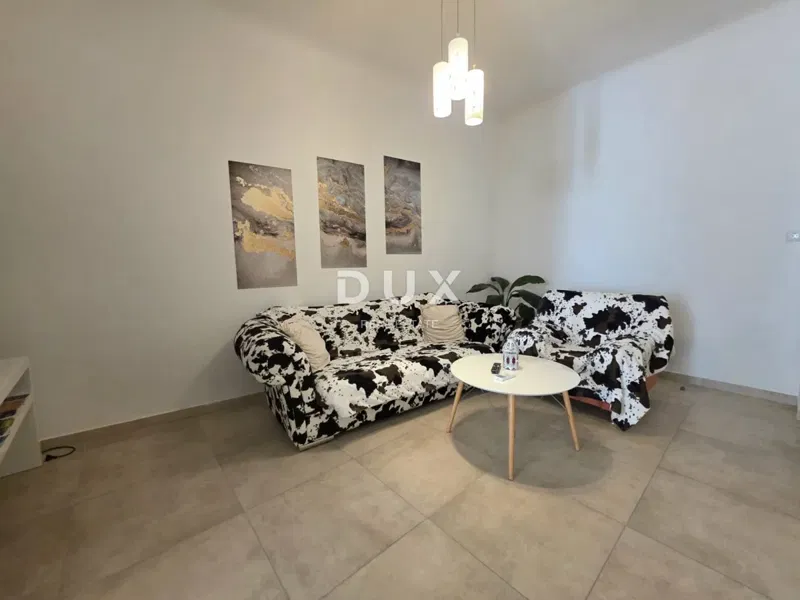 ISTRIA, PULA - For sale 2 bedrooms + living room, completely renovated apartment in the city center – 3