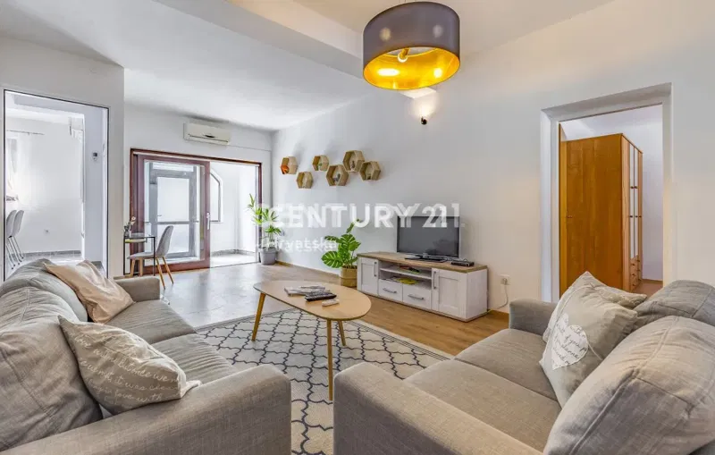 Pula, Busoler, house with two apartments, garage and swimming pool, 2 km from the sea and city center – 2