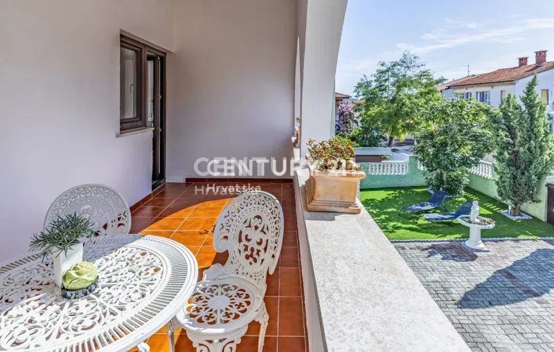 Pula, Busoler, house with two apartments, garage and swimming pool, 2 km from the sea and city center – 3