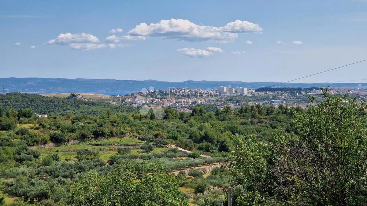 Építési telek Klis, 698m2