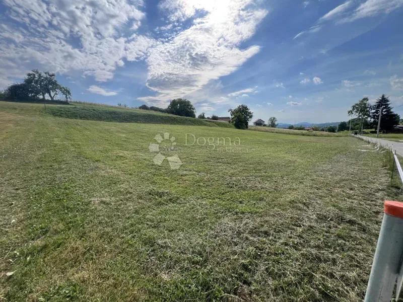 Stavební pozemek Oroslavje, 404m2