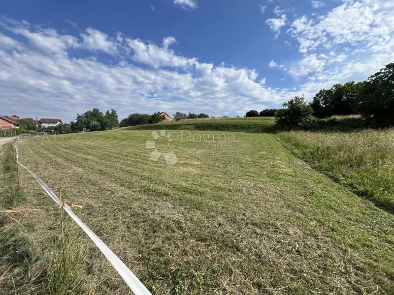 Stavební pozemek Oroslavje, 404m2