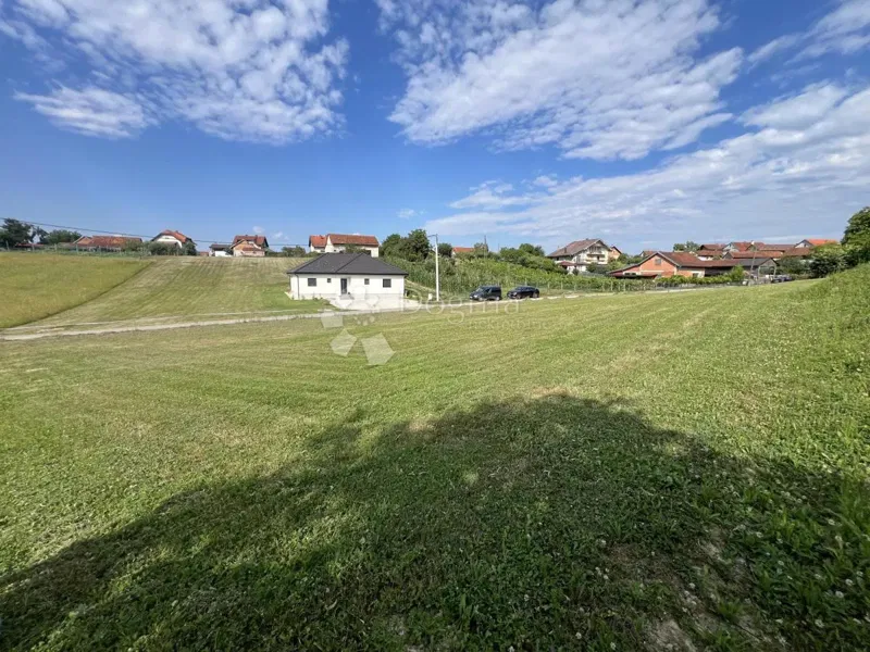 Stavební pozemek Oroslavje, 400m2