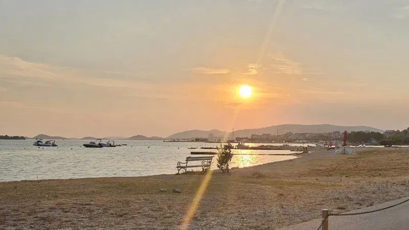 Apartman sa krovnom terasom, prvi red do mora