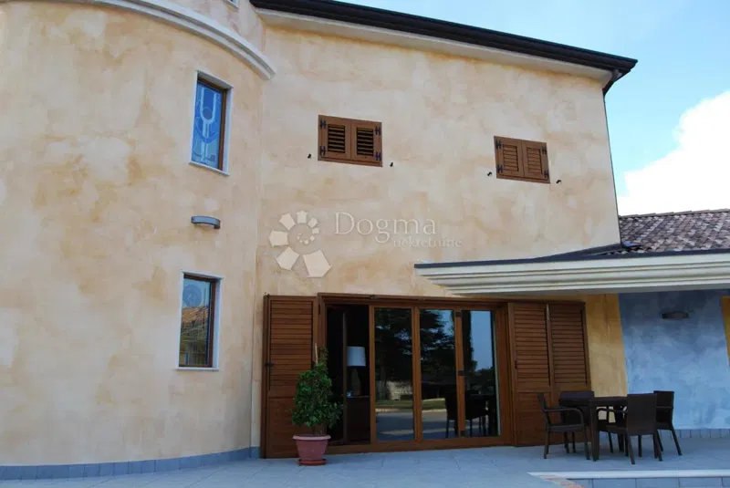 Villa of superior construction with a large plot and complete privacy – 2