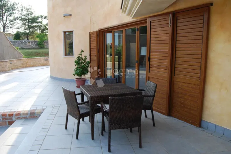 Villa of superior construction with a large plot and complete privacy – 3