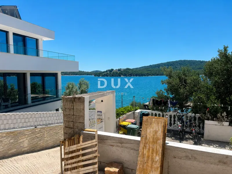 ŠIBENIK, TISNO – Apartment 2nd row to the sea with sea view and large terrace and garden – 2