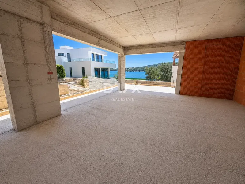 ŠIBENIK, TISNO – Apartment 2nd row to the sea with sea view and large terrace and garden – 3