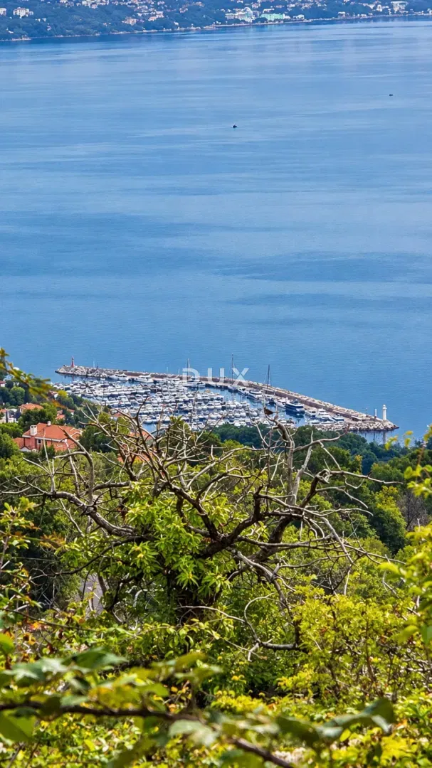 OPATIJA, DOBREĆ - 3 antiche case con un ampio giardino e molte potenzialità di decorazione, 4747 m2 – 2