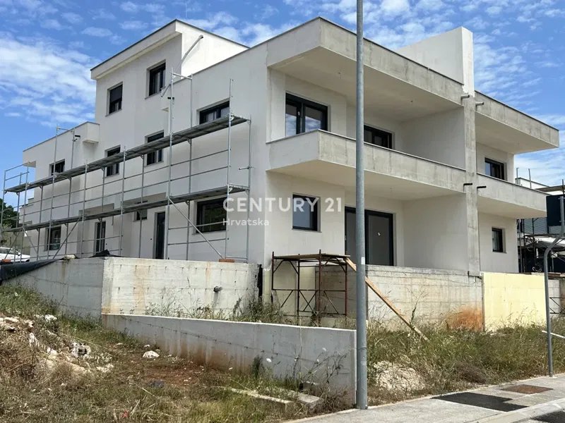 UMAG, DINTORNI, DUPLEX IN NUOVA COSTRUZIONE A SOLO 2 KM DAL MARE – 2