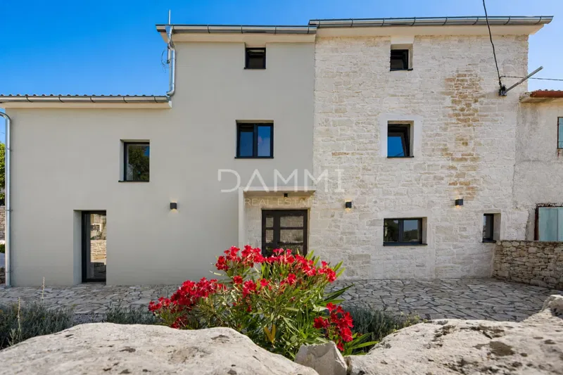 Istria, Svetvinčenat, casa in pietra con piscina – 3