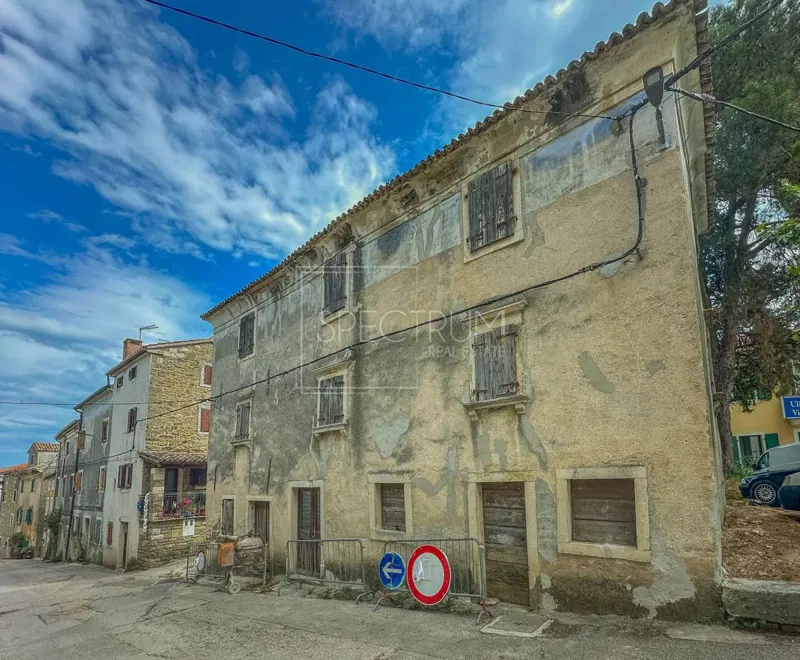 Momjan, samostojeća kamena kuća za renovaciju