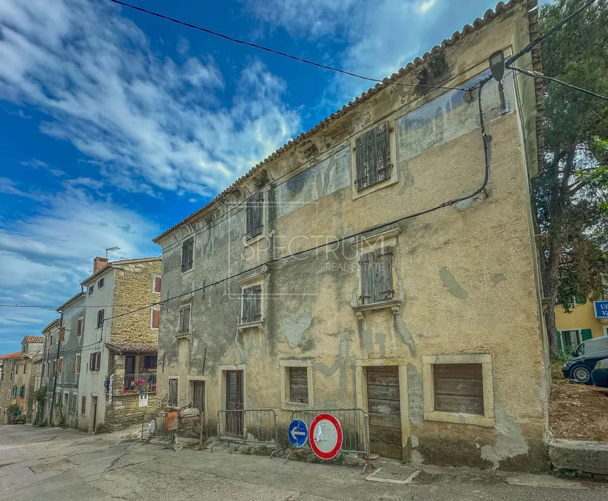 Momjan, samostojeća kamena kuća za renovaciju