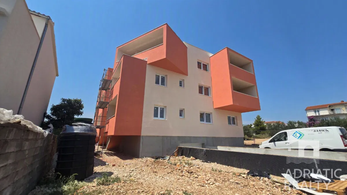 Vodice, novogradnja – 1-sobni stan 48,80 m², 500 m od mora