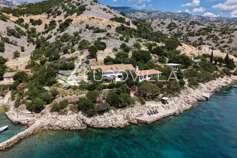 Jablanac, prvi red do mora, mediteranska oaza s bazenom u Parku prirode Velebit