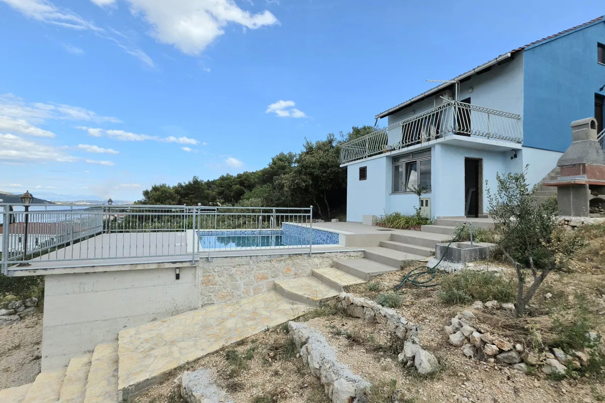 Haus mit Pool und Meerblick