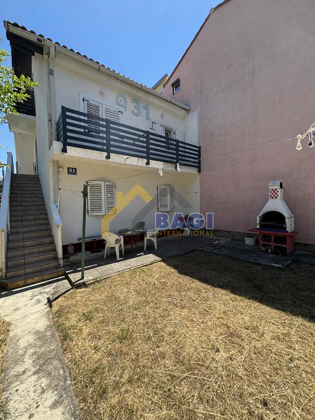 Sabunike - kuća sa 3 apartmana