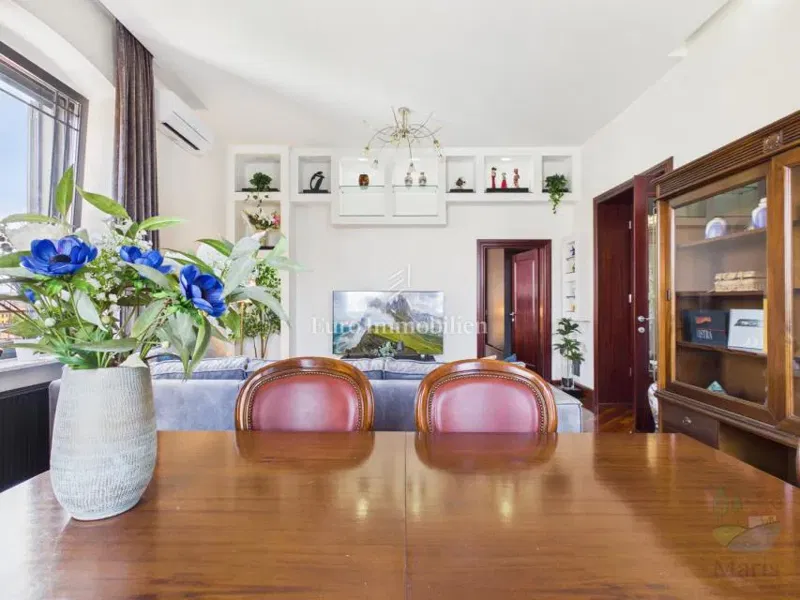 Two-Bedroom Apartment with Sea View over the Rooftops of Pula – 2