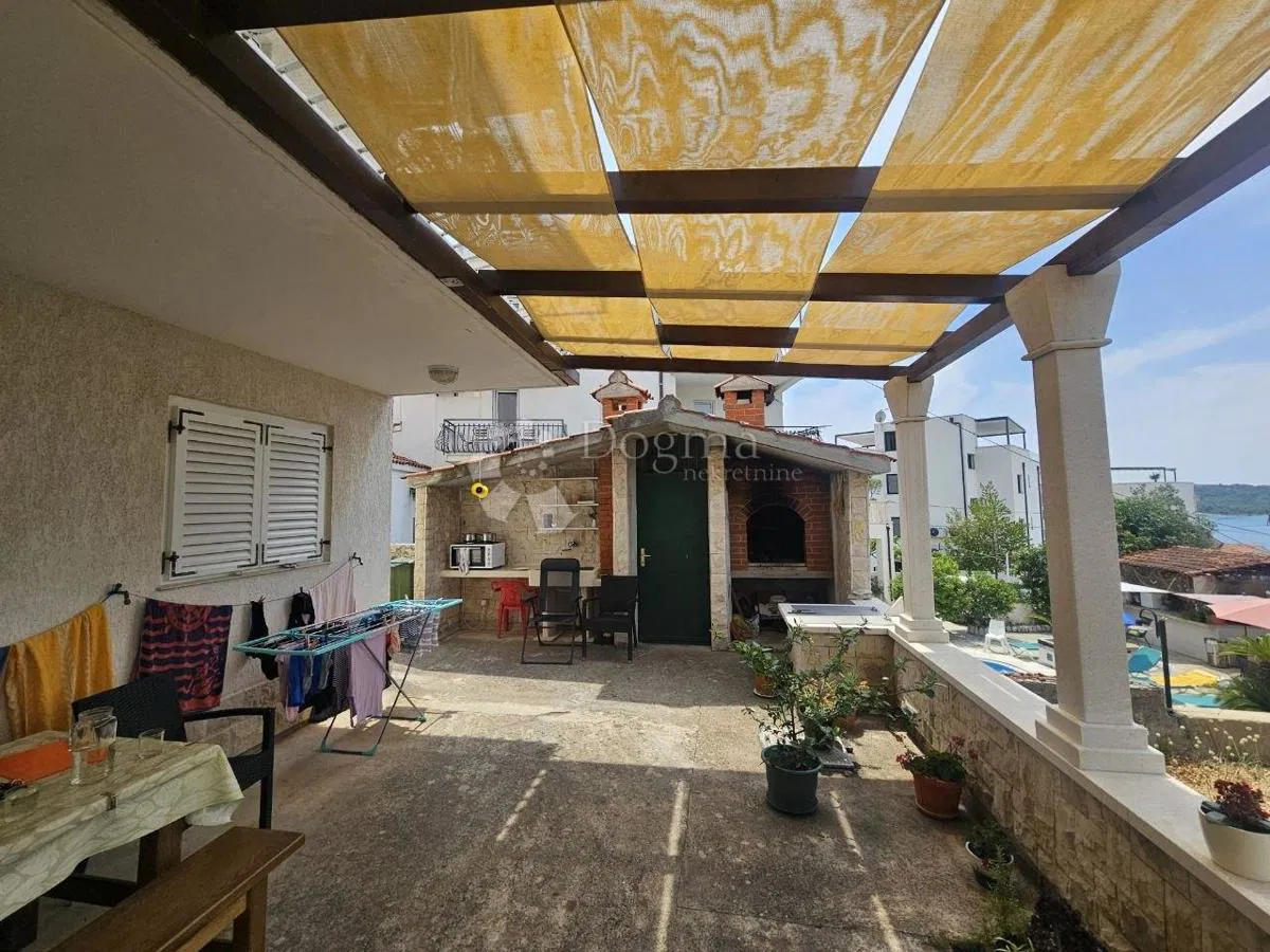 Apartmanska kuća u Okrugu Gornjem!  o. Čiovo