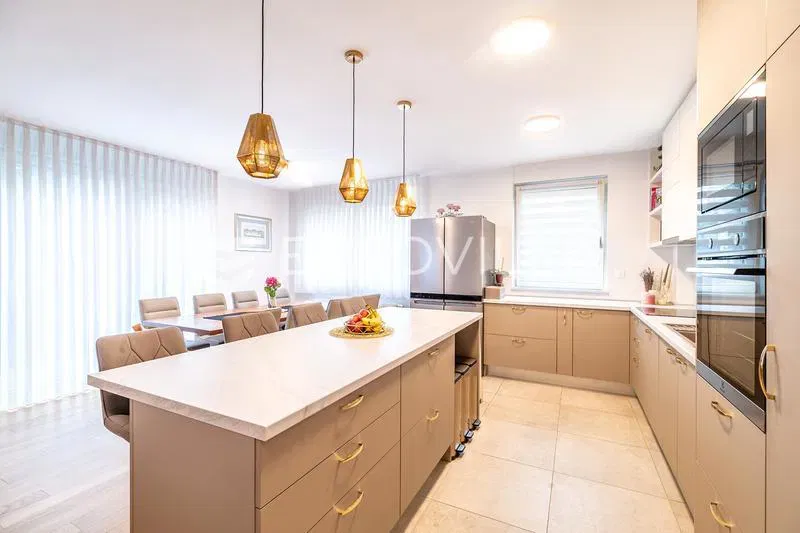 Zagreb, Vrapče, Bolnička, luxury three-bedroom apartment with garden 140 m², garage – 2