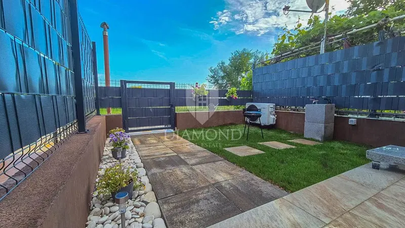 Novigrad, appartamento ristrutturato con giardino, a 300 m dal mare! – 2