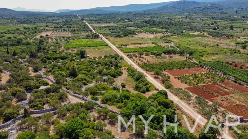 Poljoprivredno Zemljište sa Kućicom u Ageru