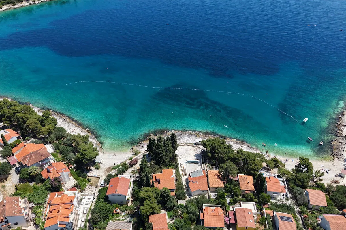 Jedinečná vila v prvej línii pri mori - Villa Adriora