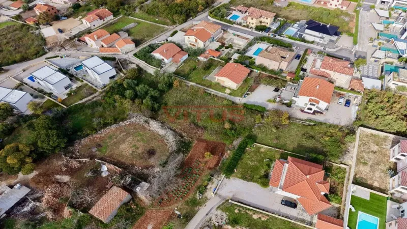 Građevinsko zemljište od 1840 m2 u mirnom predjelu (z442)