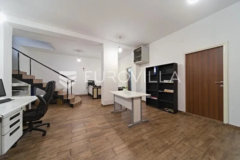 Osijek, Gornji grad, uređen i opremljen poslovni prostor za najam, površine 101,92 m²