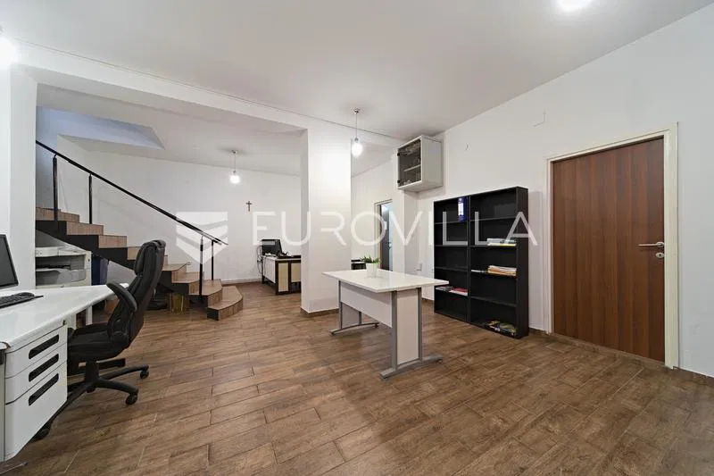 Osijek, Gornji grad, uređen i opremljen poslovni prostor za najam, površine 101,92 m²