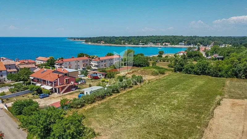 Umag, Lovrečica, terreno edificabile con permesso a 150 metri dal mare!
