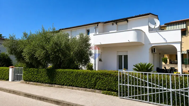 ISTRIA, NOVIGRAD – Apartment House with Building Land, Only 800 m from the Sea – 3