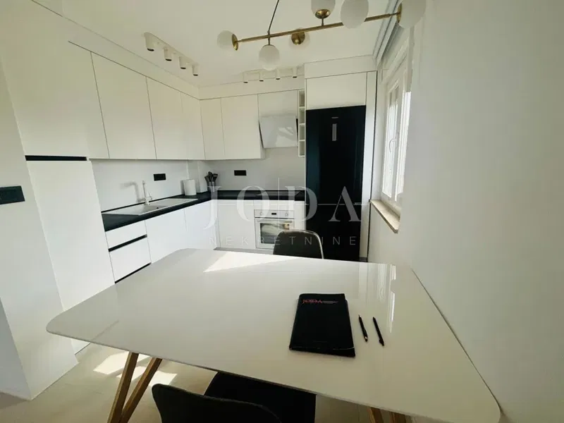 Brajda, appartamento recentemente ristrutturato con balcone e vista mare. – 2