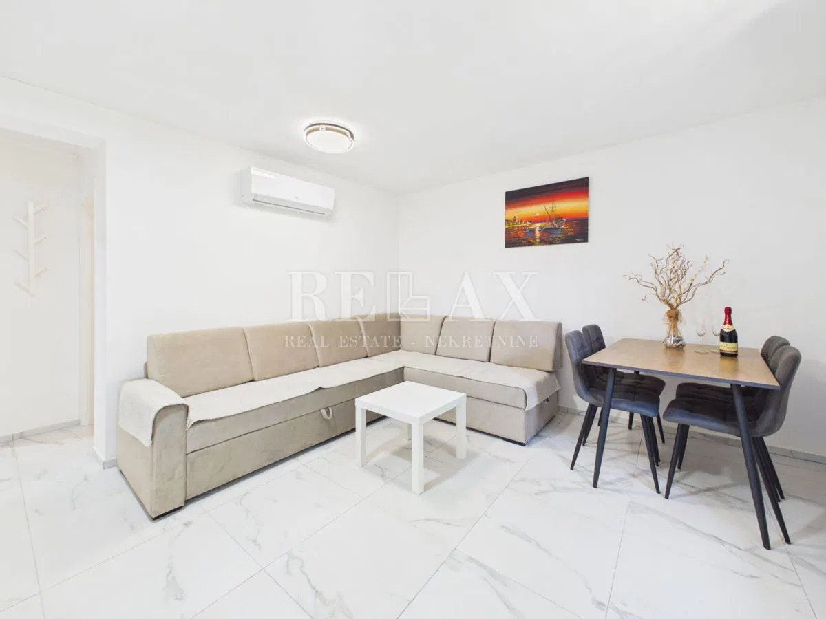 Novi Vinodolski - novogradnja sa 3 apartmana