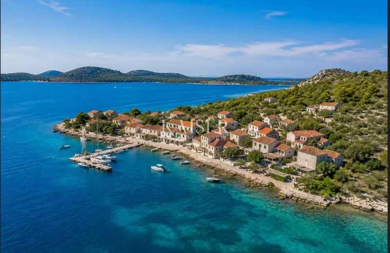 Otok Iž- Građevinsko zemljište 800m2 , 150mod mora