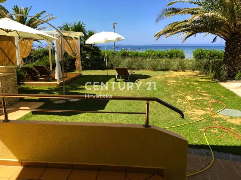 Privlaka, four bedroom apartment with garden and garage, next to the sandy beach – 2
