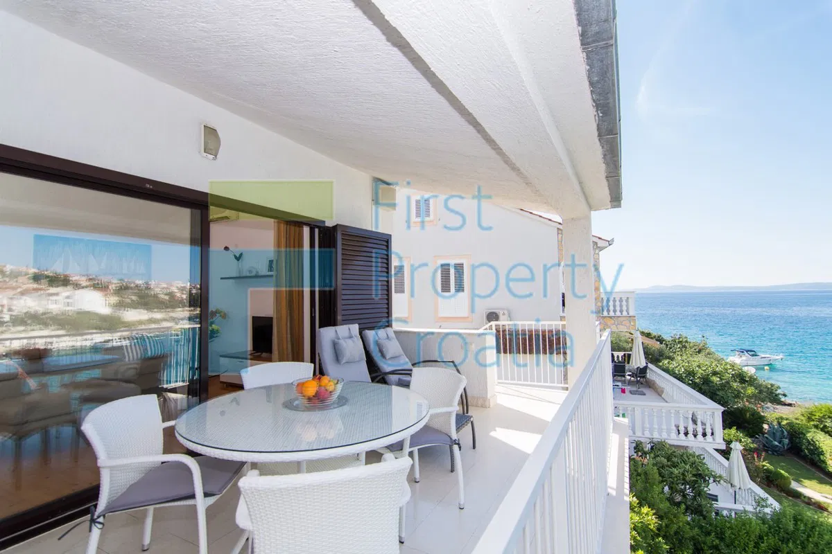 Első sorban a tengerhez közeli villa medencével – Čiovo, Trogir Riviéra