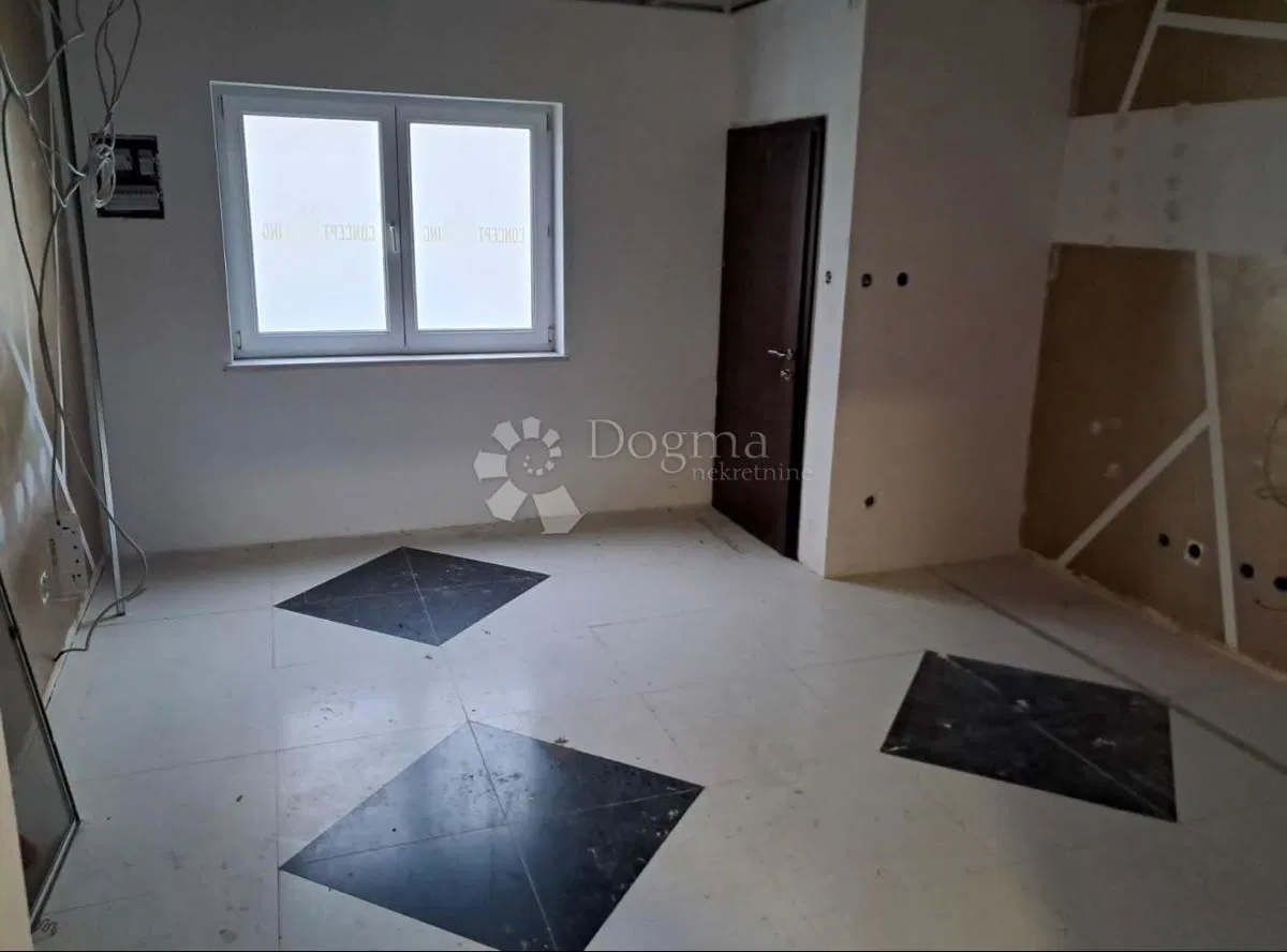 Kereskedelmi Centar, Bjelovar, 53,05m2