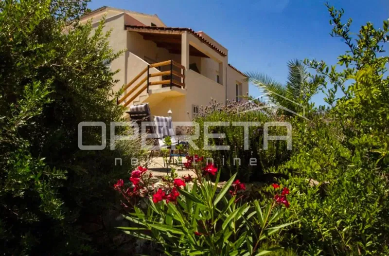 Mediteranska kuća s dva odvojena stana i panoramskim pogledom – Rukavac, otok Vis