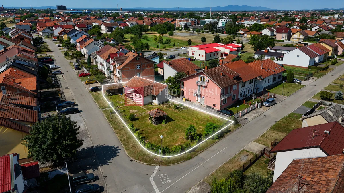 I. LUCIĆA uglovno građevinsko zemljište, 689 m², S1 ZONA