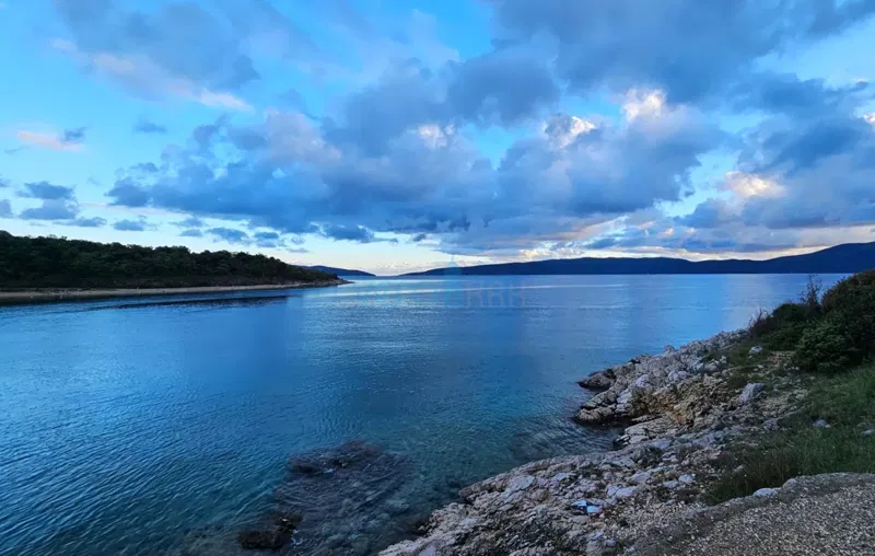 Otok Krk, Krk, Uvala Sveti Juraj, poljoprivredno zemljište 916m2, prodaja
