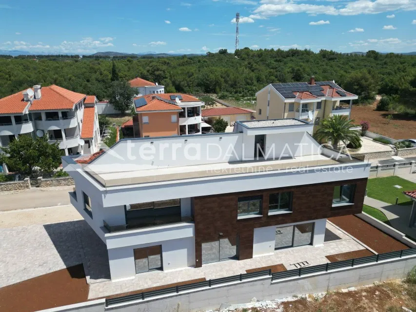 Moderan stan, Biograd na moru - vrt, blizina mora