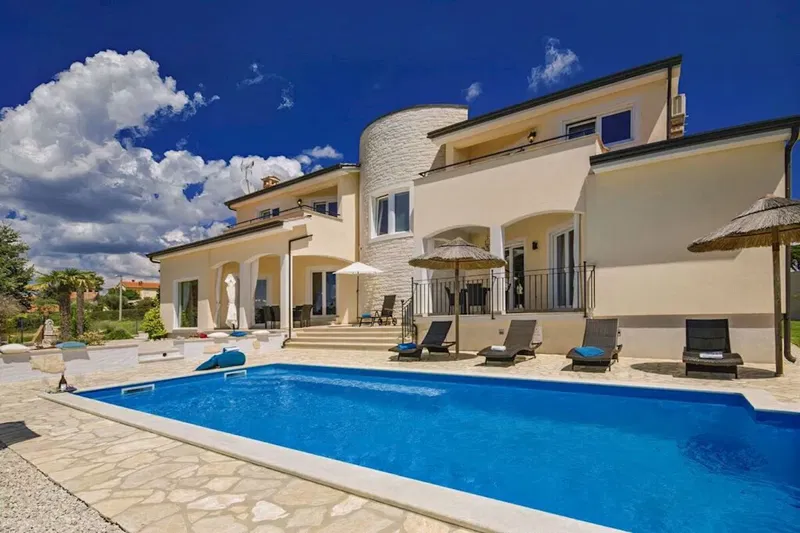 Vila u okolici Poreča - PRILIKA!