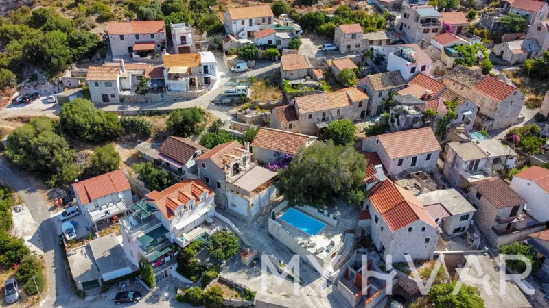 Ekskluzivna villa s bazenom u idiličnom Ivan Dolcu