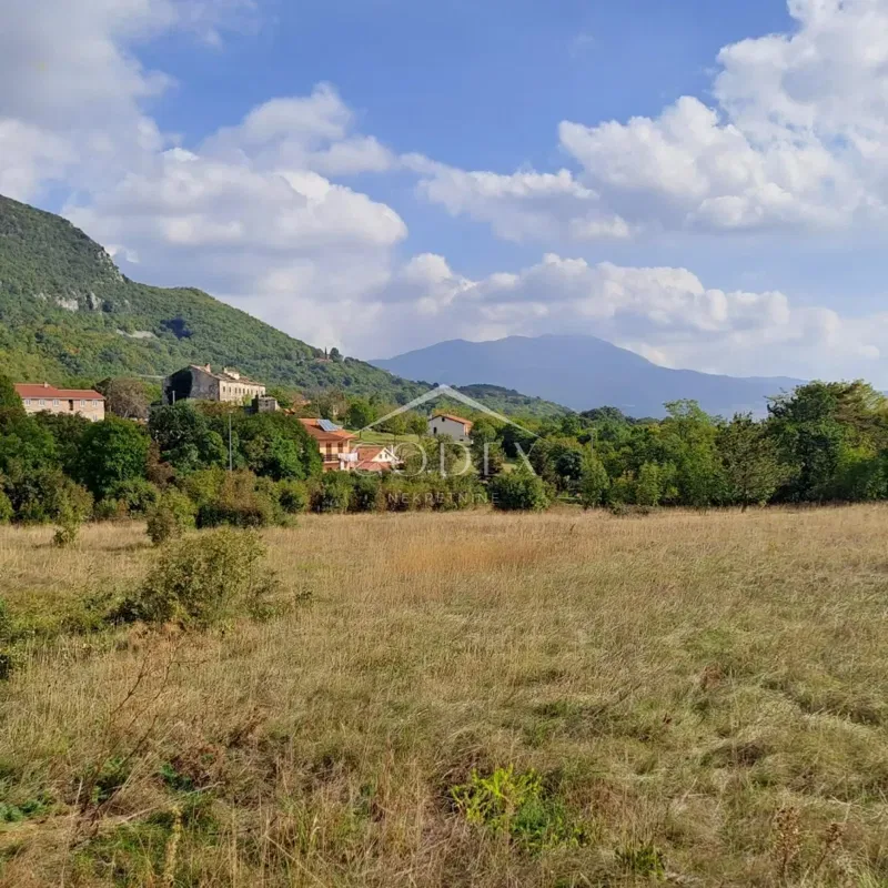 Lupoglav - zemljište s projektom i dozvolom za gradnju